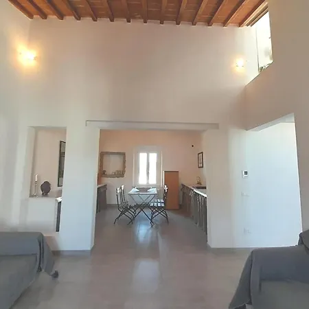 Toscana Di Charme Con 2 Camere, 2 Bagni, Terrazza, Aria Condizionata, In Posizione Centralissima Cecina (Livorno)