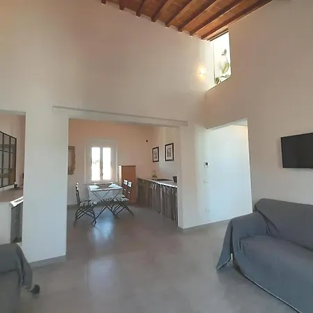 Apartament Toscana Di Charme Con 2 Camere, 2 Bagni, Terrazza, Aria Condizionata, In Posizione Centralissima Cecina (Livorno)