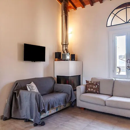 Toscana Di Charme Con 2 Camere, 2 Bagni, Terrazza, Aria Condizionata, In Posizione Centralissima * Cecina (Livorno)