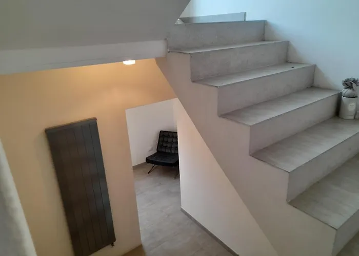 Centralissimo Di Charme Con 2 Camere, 2 Bagni, Terrazza, Aria Condizionata * Cecina (Livorno)