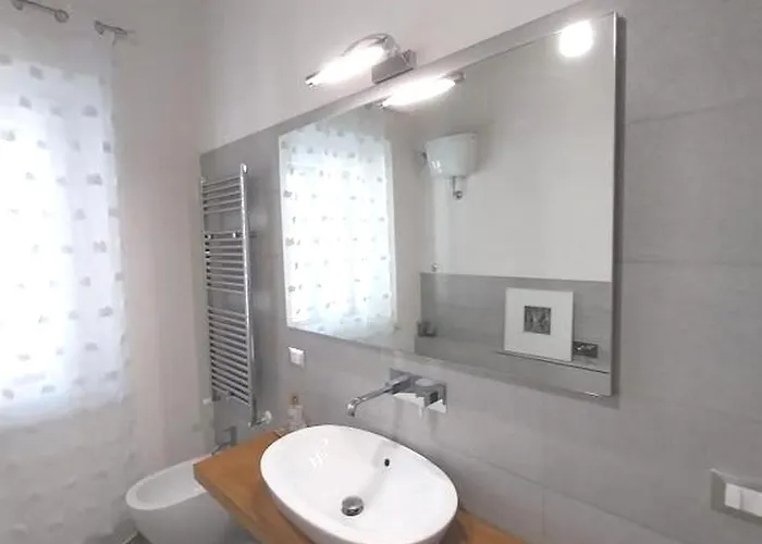 Apartamento Centralissimo Di Charme Con 2 Camere, 2 Bagni, Terrazza, Aria Condizionata Cecina (Livorno)