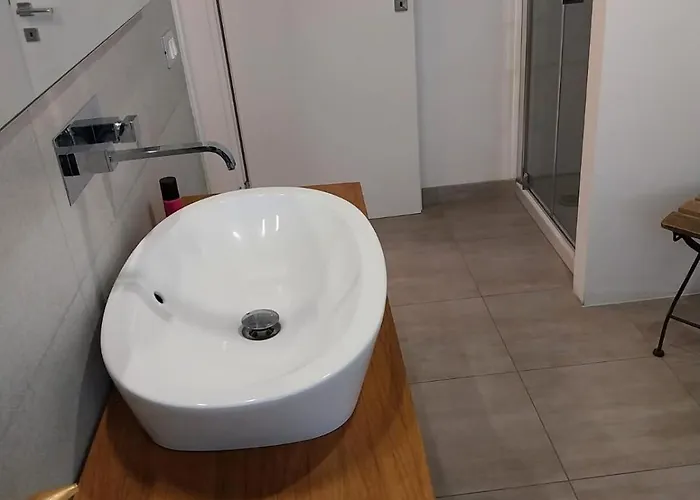 Centralissimo Di Charme Con 2 Camere, 2 Bagni, Terrazza, Aria Condizionata Cecina (Livorno)