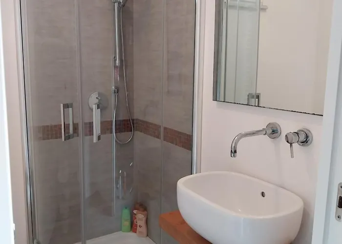 Centralissimo Di Charme Con 2 Camere, 2 Bagni, Terrazza, Aria Condizionata * Cecina (Livorno)