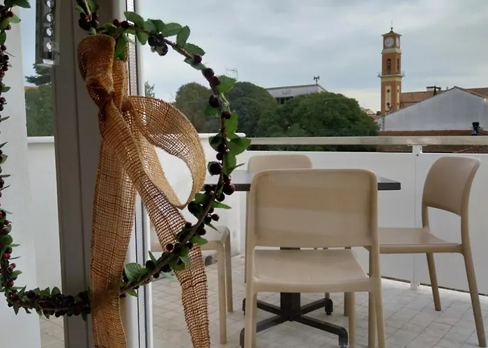 Centralissimo Di Charme Con 2 Camere, 2 Bagni, Terrazza, Aria Condizionata Cecina (Livorno)