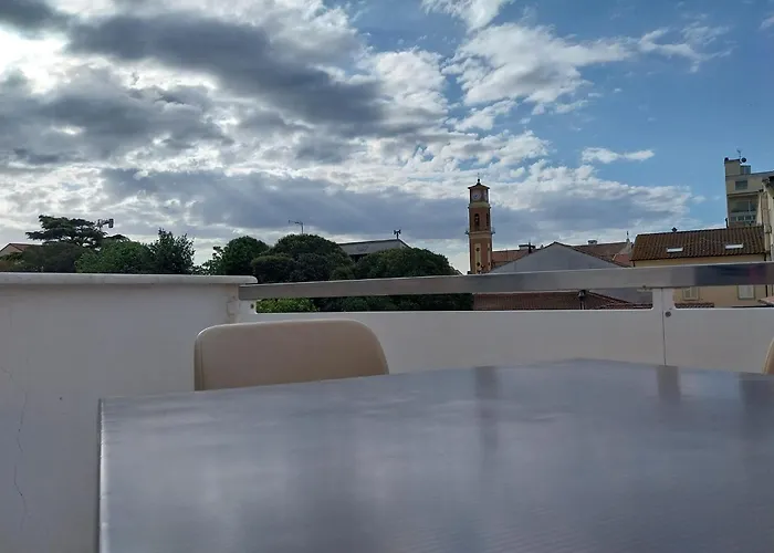 Centralissimo Di Charme Con 2 Camere, 2 Bagni, Terrazza, Aria Condizionata Cecina (Livorno)