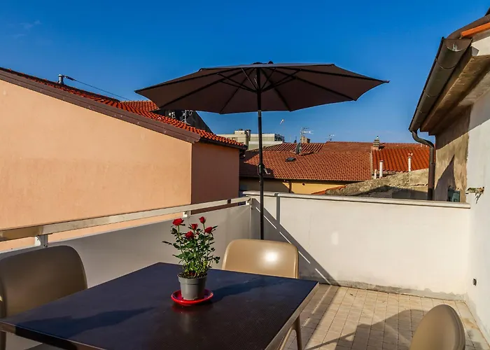 Apartamento Centralissimo Di Charme Con 2 Camere, 2 Bagni, Terrazza, Aria Condizionata Cecina (Livorno)