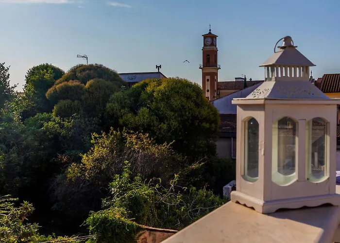 Centralissimo Di Charme Con 2 Camere, 2 Bagni, Terrazza, Aria Condizionata * Cecina (Livorno)