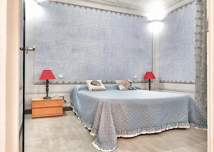 Centralissimo Di Charme Con 2 Camere, 2 Bagni, Terrazza, Aria Condizionata * Cecina (Livorno)